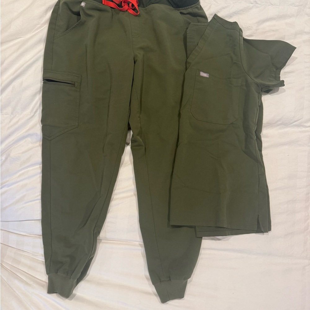 Figs Green Large Zamora joggers Medium Catarina Scrub top